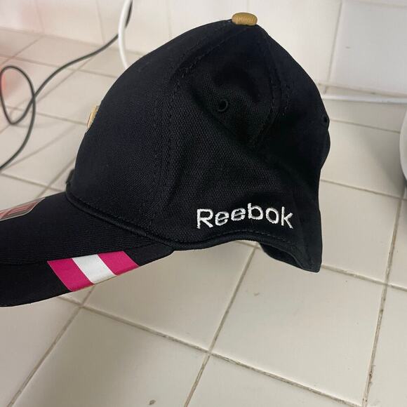 Reebok NFL Saints Black Fitted Hat Breast Cancer Ribbon Flex L/XL Football NEW - Picture 2 of 4